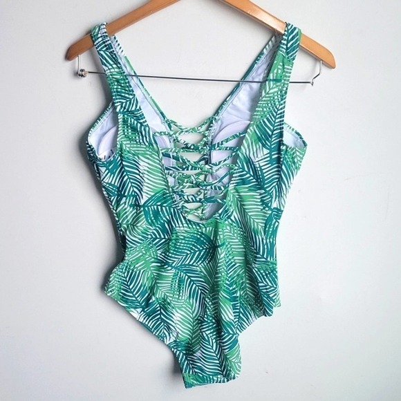 NEW! SUN & SEA Lace Up Tropical Print One Piece Swimsuit 8. - Picture 6 of 6